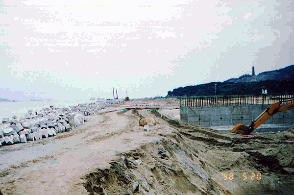 1998年，蒲洲海堤护岸工地