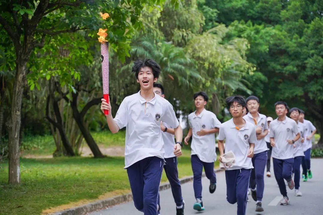 霍英东先生诞辰100周年｜传递体育圣火，传承爱国精神